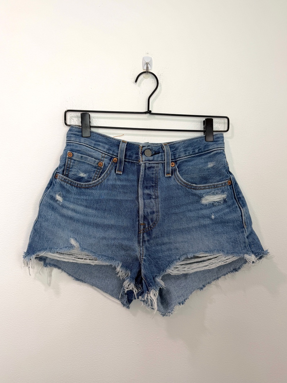 Levi’s 501 Original Fit High Rise Jean Shorts Distressed size 26
